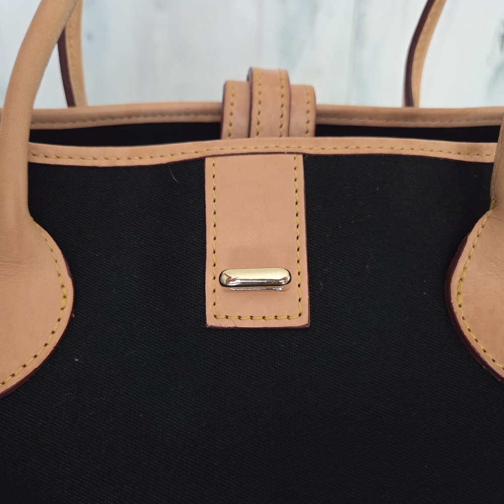 Elegant Black and Tan Tote Bag - Picture 14 of 16